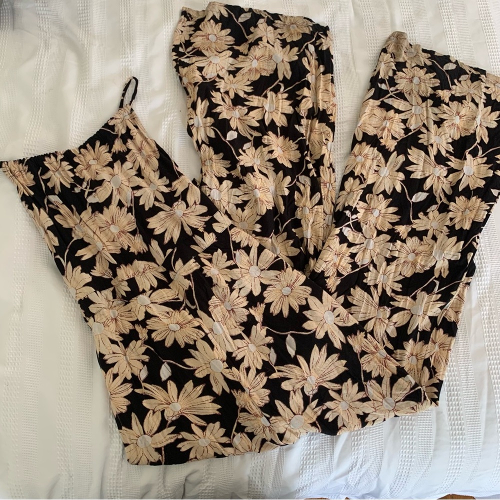 Kimchi Blue floral wide legged jumpsuit, size 4, fair used condition